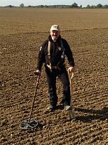 اضغط على الصورة لعرض أكبر. 

الإسم:	Man-with-metal-detector-finds-stash-of-1000-year-old-coins.jpg 
مشاهدات:	357 
الحجم:	177.7 كيلوبايت 
الهوية:	841432